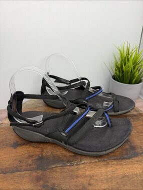 Merrell - Women’s Black Sandals- Size: 8